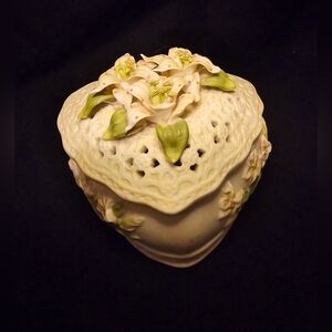 TradeWind Bay Porcelain Botanical Trinket Box